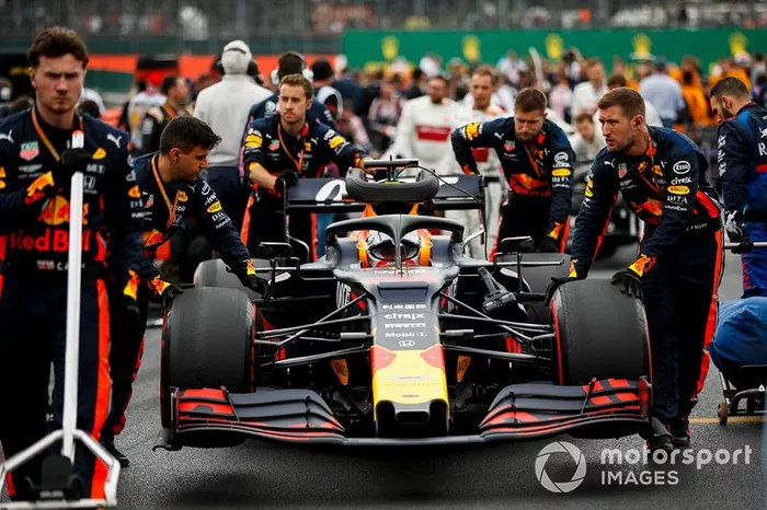 Max Verstappen, Red Bull Racing RB15, arriva in griglia di partenza