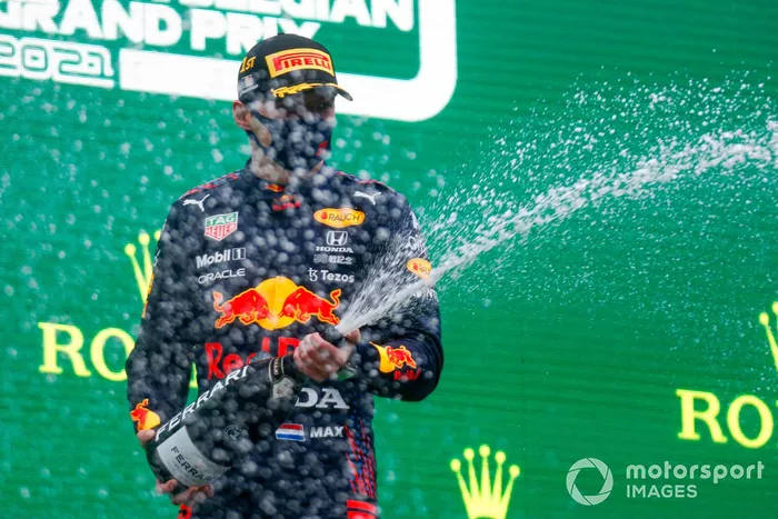 Podio: ganador Max Verstappen, Red Bull Racing