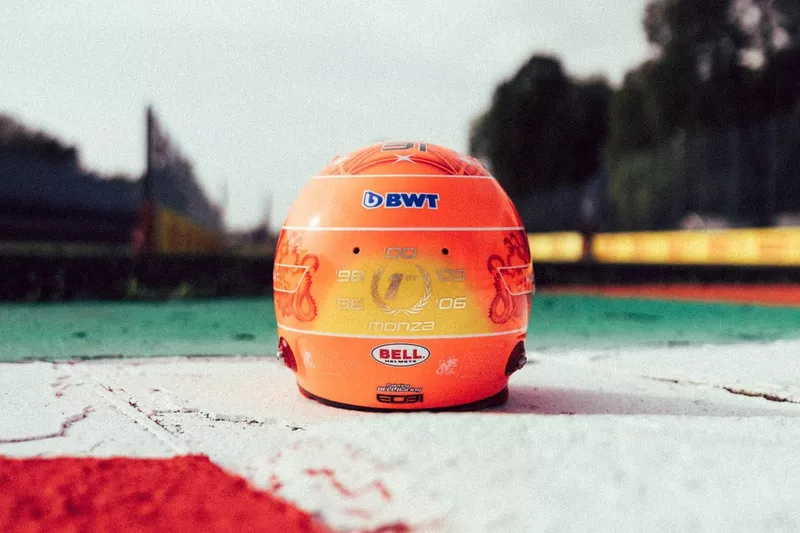 Casco di Esteban Ocon, Alpine