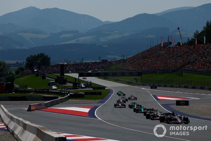 Esteban Ocon, Alpine A524, Kevin Magnussen, Haas VF-24, Pierre Gasly, Alpine A524