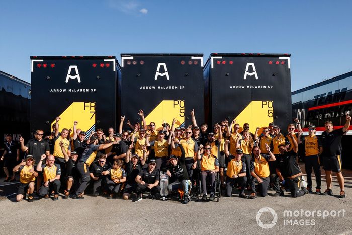El equipo Arrow McLaren SP Chevrolet celebra tras el triunfo de  Patricio O'Ward