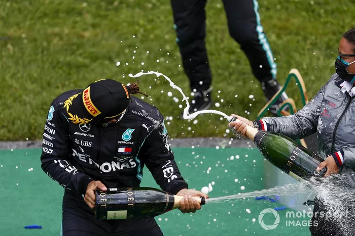Podio: ganador de la carrera Lewis Hamilton, Mercedes-AMG Petronas F1