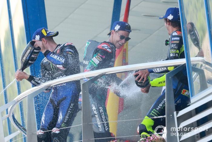 Podio: ganador de la carrera Fabio Quartararo, Petronas Yamaha SRT, segundo lugar Maverick Viñales, Yamaha Factory Racing, tercer lugar Valentino Rossi, Yamaha Factory Racing