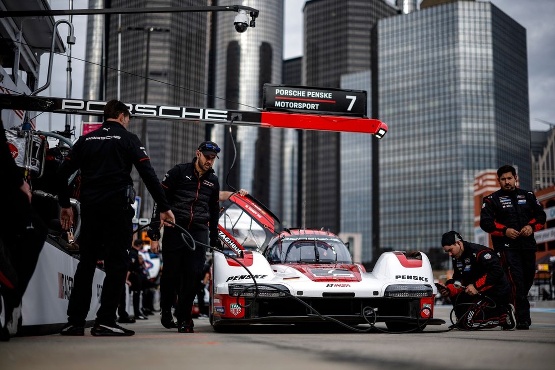 #7 Porsche Penske Motorsport Porsche 963: Felipe Nasr, Nick Tandy