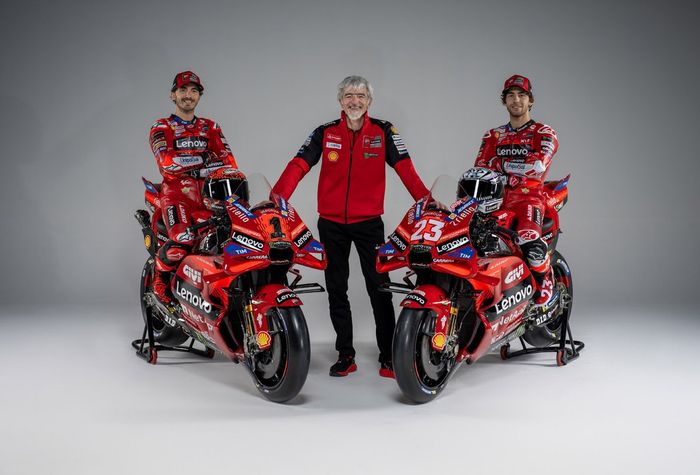 Francesco Bagnaia, Equipo Ducati, Enea Bastianini, Equipo Ducati, Gigi Dall'Igna, Director General de Ducati Corse