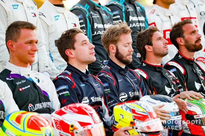 Robin Frijns, Virgin Racing, Sam Bird, Virgin Racing alla foto di gruppo dei piloti