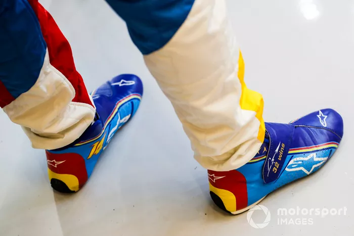 Botas de edición especial para Fernando Alonso, McLaren, última carrera.