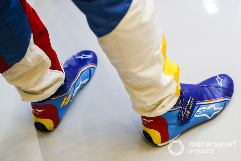 Botas de edición especial para Fernando Alonso, McLaren, última carrera.