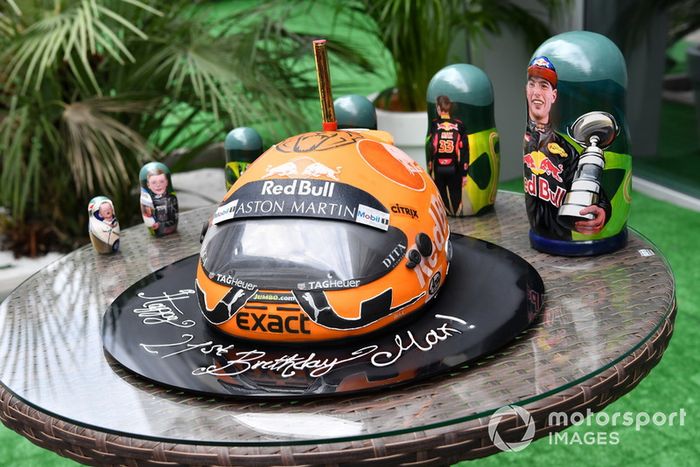 La tarta de cumpleaños de Max Verstappen, Red Bull Racing 