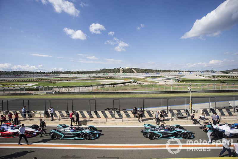 Mitch Evans, Panasonic Jaguar Racing, Jaguar I-Type 3 and Nelson Piquet Jr., Panasonic Jaguar Racing, I-Type 3 leave the pit lane