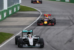 Lewis Hamilton, Mercedes AMG F1 W07 Hybrid