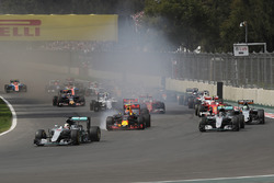 Lewis Hamilton, Mercedes AMG F1 W07 Hybrid ahead of Max Verstappen, Red Bull Racing RB12 and Nico Rosberg, Mercedes AMG F1 W07 Hybrid