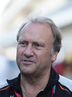 Заместитель руководителя команды Sahara Force India F1 Роберт Фернли