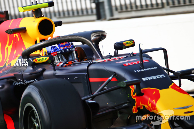 Max Verstappen, Red Bull Racing RB12 Halo kokpit ile