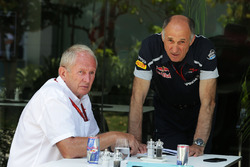 Dr Helmut Marko, Red Bull Motorsport Consultant met Franz Tost, teambaas Scuderia Toro Rosso