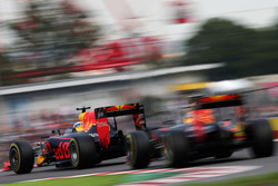 Даниэль Риккардо, Red Bull Racing RB12, и Макс Ферстаппен, Red Bull Racing RB12