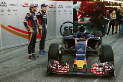Max Verstappen, Scuderia Toro Rosso en Carlos Sainz Jr., Scuderia Toro Rosso met de Scuderia Toro Ro