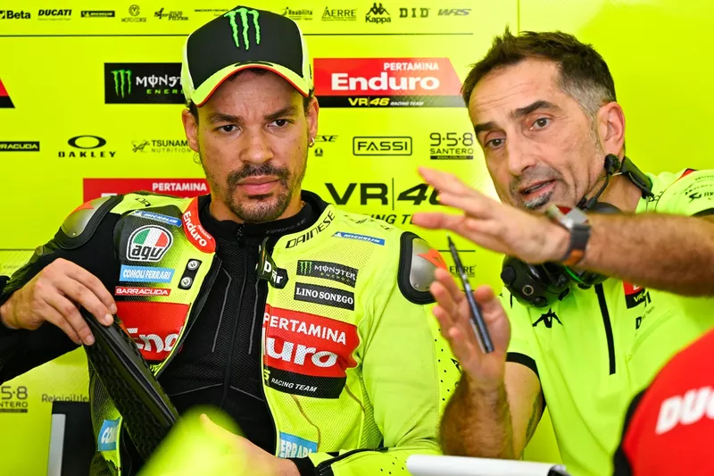 Franco Morbidelli et son chef mécanicien (VR46 Racing Racing Team)