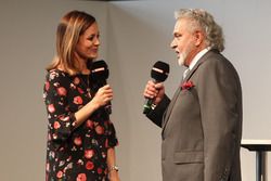 Natalie Pinkham y Vijay Mallya en el lanzamiento de Sahara Force India