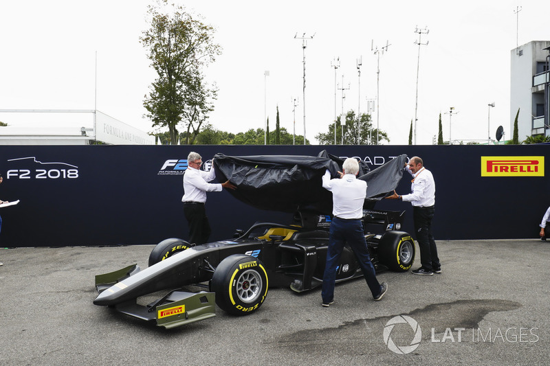 La nouvelle F2 dévoilée dans le paddock