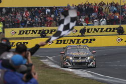 Race winners David Reynolds, Luke Youlden, Erebus Motorsport Holden takes the checkered flag
