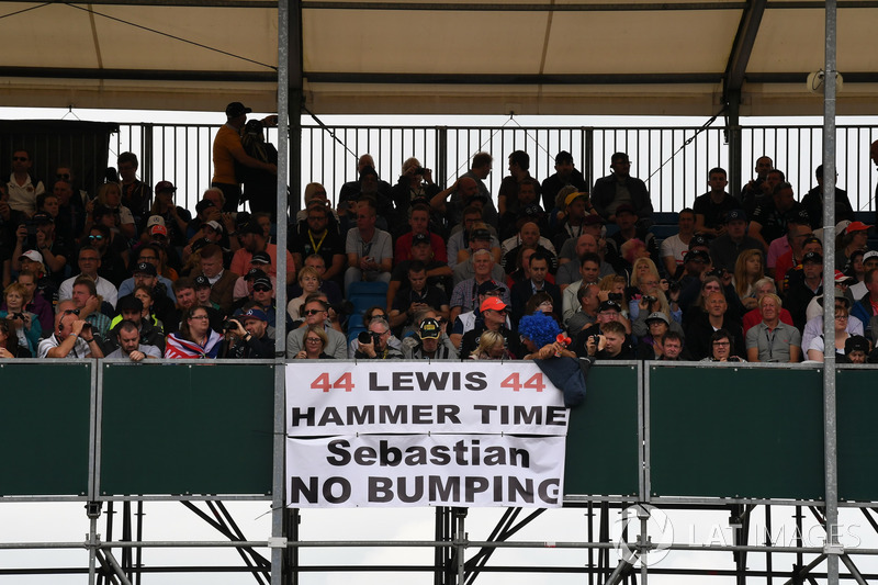 Fans and Lewis Hamilton, Mercedes AMG F1 banner