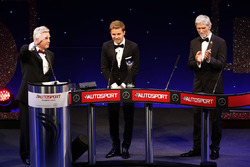 Campeón del Mundo, Nico Rosberg, Mercedes AMG F1 accepta su premio, Damon Hill