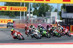 Xavi Fores, Barni Racing Team, prend la tête au départ
