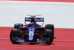 Carlos Sainz Jr., Scuderia Toro Rosso STR12 spins