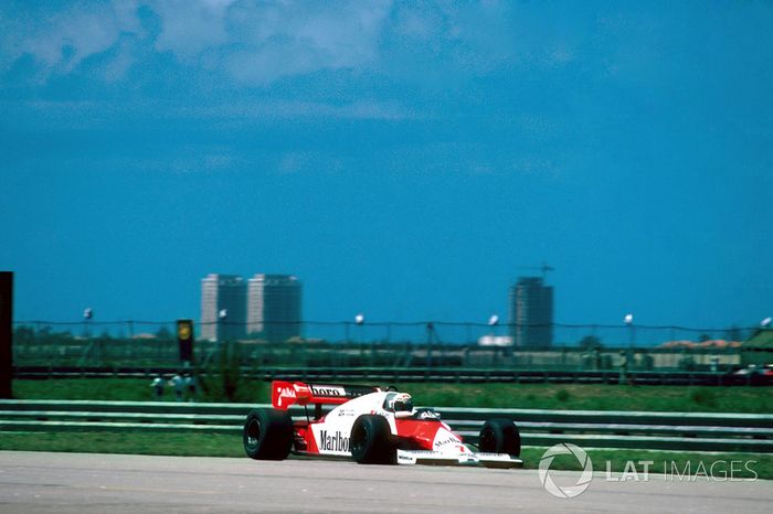 1984 fue un año de cambios en la Fórmula 1, donde estaba prohibido el reabastecimiento, limitando el tanque del coche a 220 litros. Muchos pilotos mostraron la preocupación de que eso podía hacer las carreras menos emocionantes.