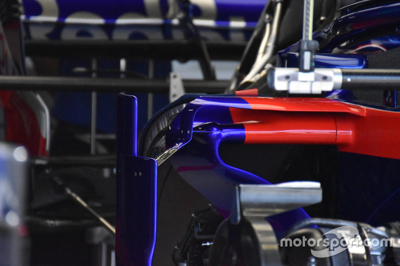 Scuderia Toro Rosso STR13 , dettaglio della fiancata