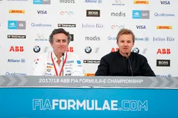 Alejandro Agag, CEO, Formula E, con Nico Rosberg, investitore Formula E e ambasciatore Hugo Boss, nella conferenza stampa