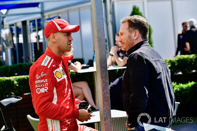 Sebastian Vettel, Ferrari habla con Christian Horner, director del equipo Red Bull Racing