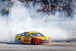 Race winner Joey Logano, Team Penske, Ford Fusion Shell Pennzoil