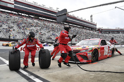 Kyle Busch, Joe Gibbs Racing, Toyota Camry Skittles pits