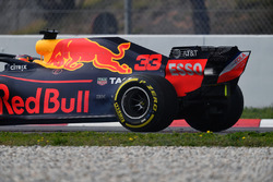 Max Verstappen, Red Bull Racing RB14, va in testacoda