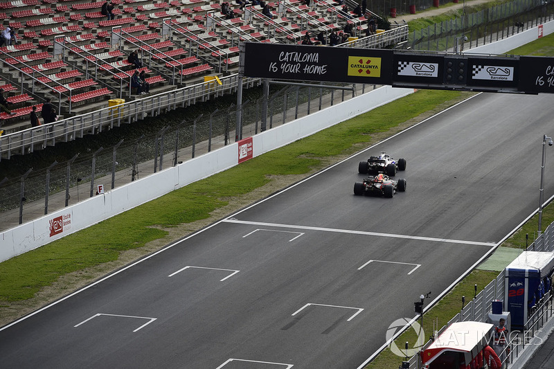 Pierre Gasly, Scuderia Toro Rosso STR13 and Max Verstappen, Red Bull Racing RB14