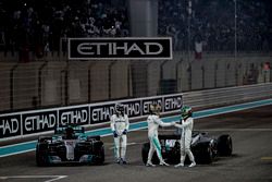 Le vainqueur Valtteri Bottas, Mercedes AMG F1, le deuxième, Lewis Hamilton, Mercedes AMG F1, et Felipe Massa, Williams