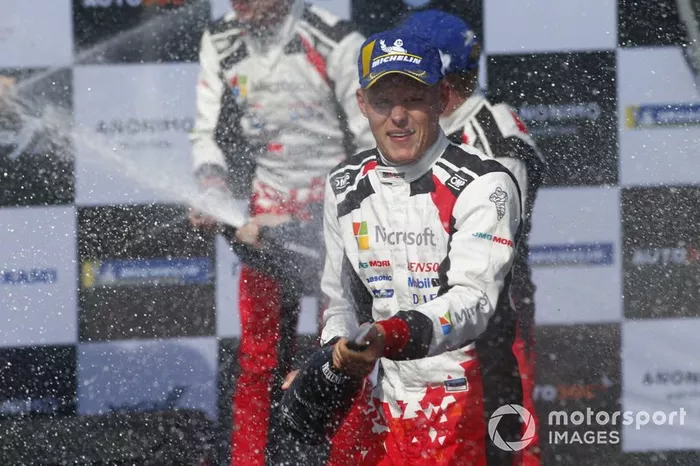 Podio: Il vincitore Ott Tänak, Martin Järveoja, Toyota Gazoo Racing WRT Toyota Yaris WRC