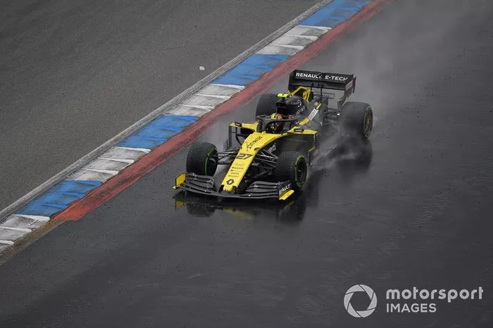 Nico Hulkenberg teve um destino mais triste e sucumbiu à chuva na corrida de seu país