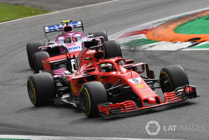 Sebastian Vettel, Ferrari SF71H y Esteban Ocon, Racing Point Force India VJM11