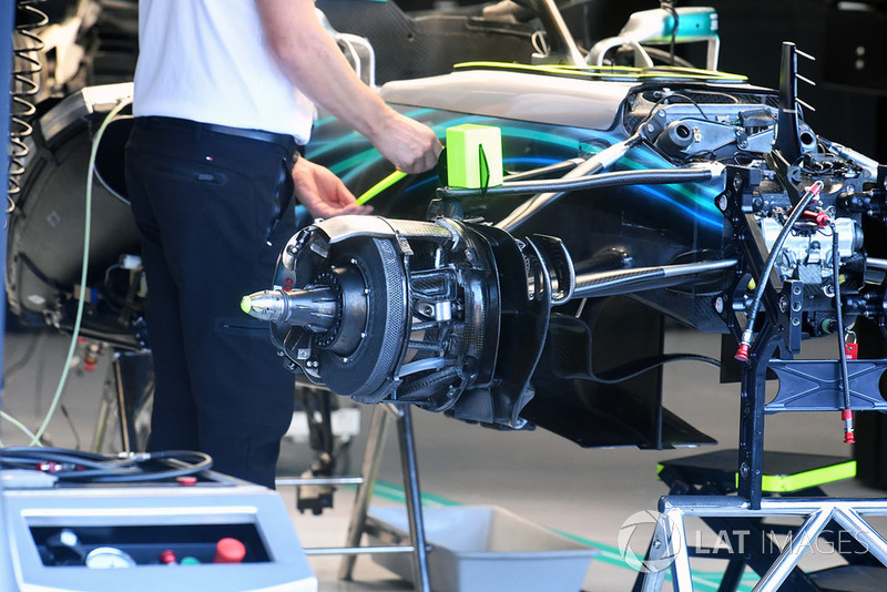 Mercedes AMG F1 W09, переднє колесо