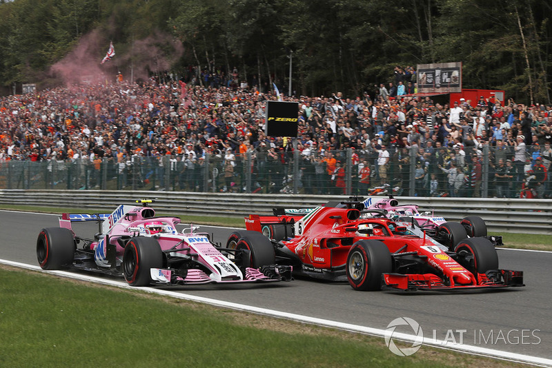 Esteban Ocon, Racing Point Force India VJM11, Sebastian Vettel, Ferrari SF71H, Lewis Hamilton, Mercedes AMG F1 W09 y Sergio Perez, Racing Point Force India VJM11 en la primera vuelta