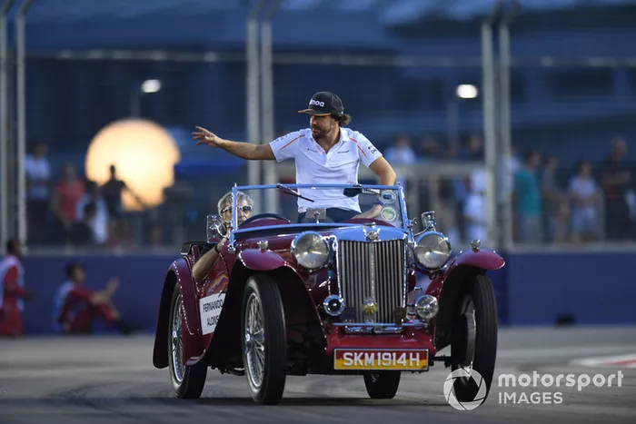Fernando Alonso, McLaren on drivers parade 