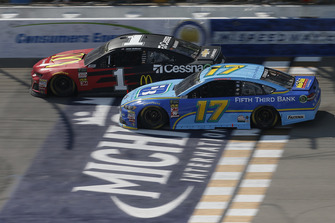 Ricky Stenhouse Jr., Roush Fenway Racing, Ford Fusion Fifth Third Bank, Jamie McMurray, Chip Ganassi Racing, Chevrolet Camaro McDonald's/Cessna