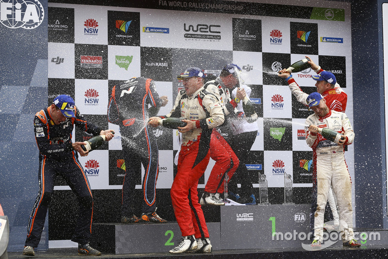 Les vainqueurs Jari-Matti Latvala, Miikka Anttila, Toyota Gazoo Racing, les deuxièmes Hayden Paddon, Sebastian Marshall, Hyundai Motorsport, les troisièmes Mads Ostberg, Torstein Eriksen, Citroën World Rally Team