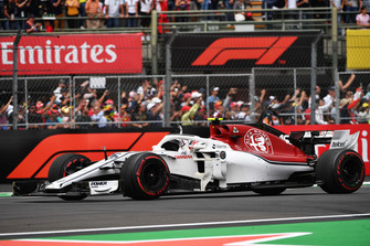 Charles Leclerc, Sauber salue le public à la fin de la course