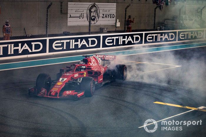 Sebastian Vettel, Ferrari SF71H donuts al final de la carrera