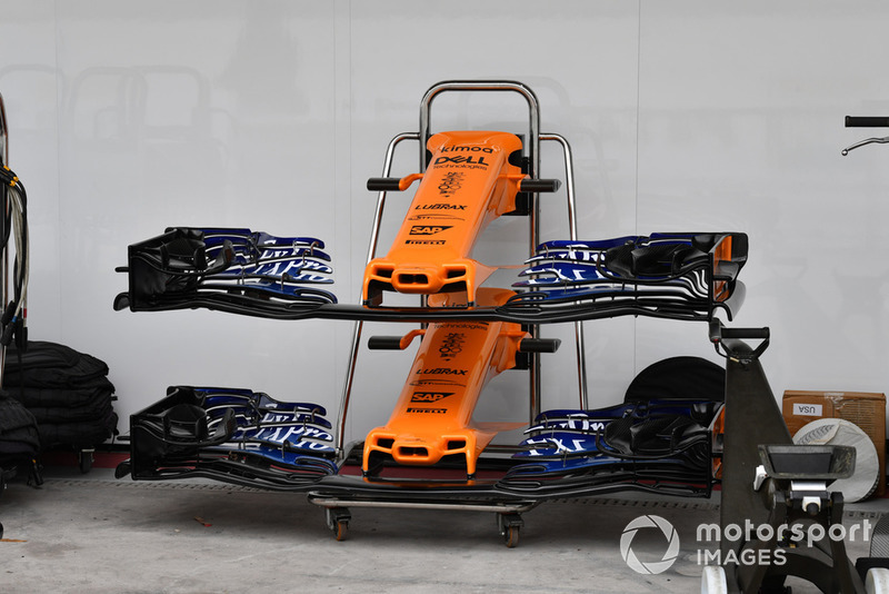 Des nez et ailerons avant de McLaren MCL33