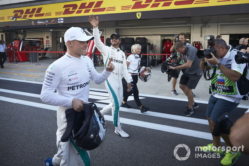 Ganador de la pole Valtteri Bottas, Mercedes AMG F1